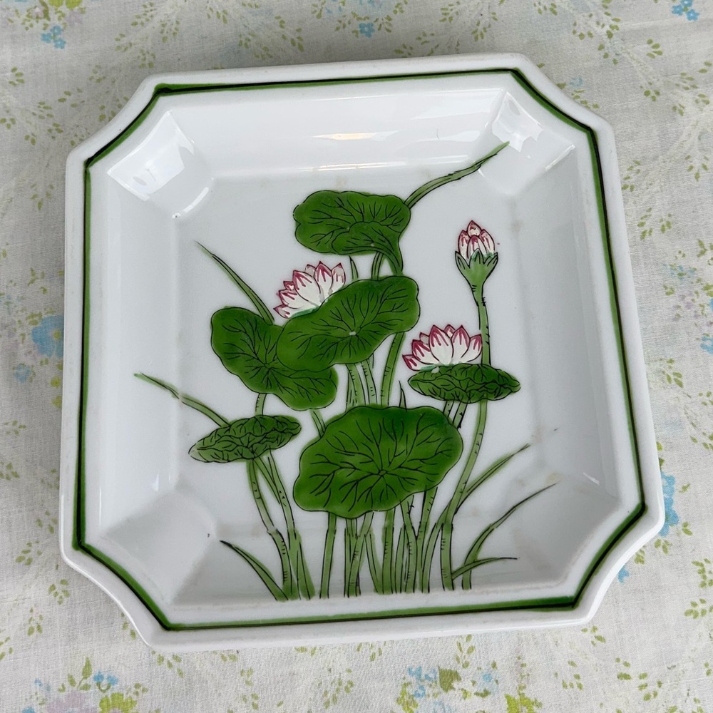 Andrea by Sadek Water Lillies Lilly Pad Flower Square Plate